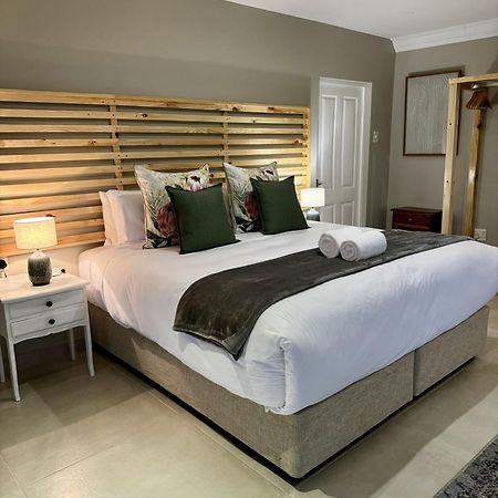 Churchill House Hillcrest Bagian luar foto