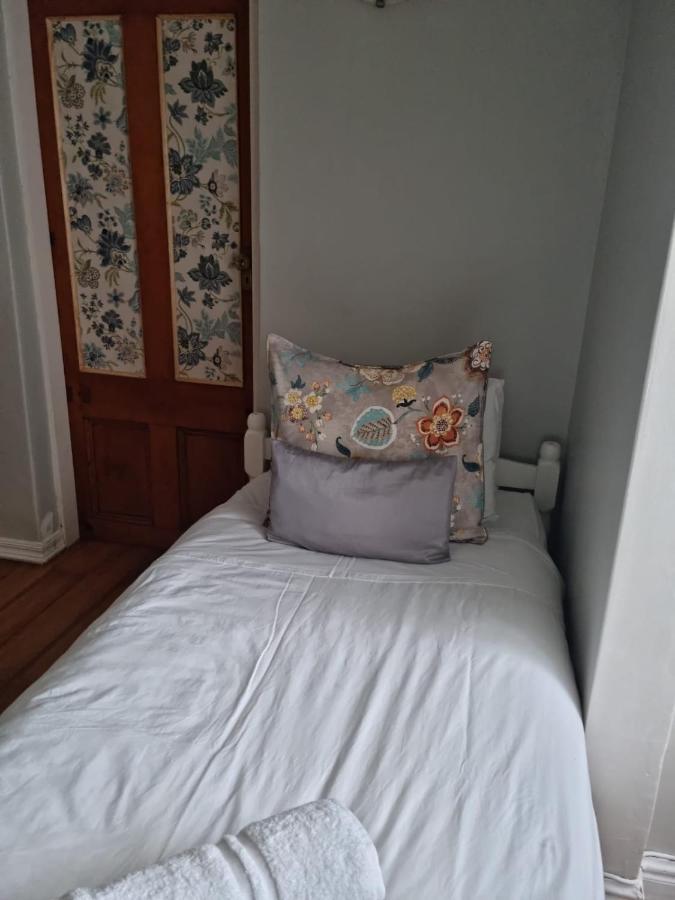 Churchill House Hillcrest Bagian luar foto