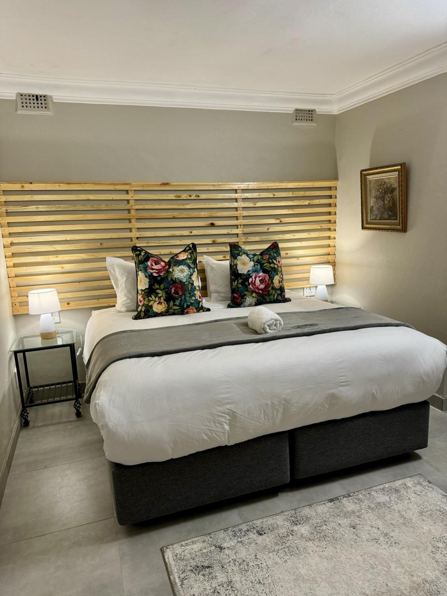 Churchill House Hillcrest Bagian luar foto