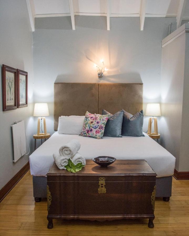 Churchill House Hillcrest Bagian luar foto